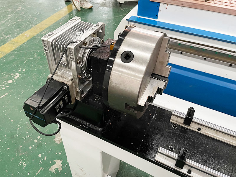 自動換刀 3D數(shù)控木工雕刻機(jī)（帶四軸旋轉(zhuǎn)工作臺）