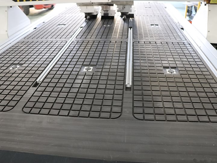 三軸數(shù)控木工銑切機(jī)出售