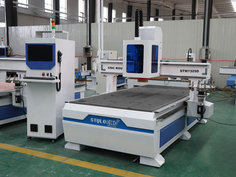 全自動 4x8木工數(shù)控機床（帶換刀裝置）