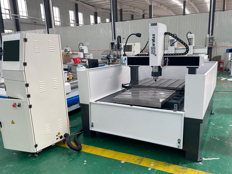 小型數控銑床，用于金屬銑削、雕刻和鉆孔