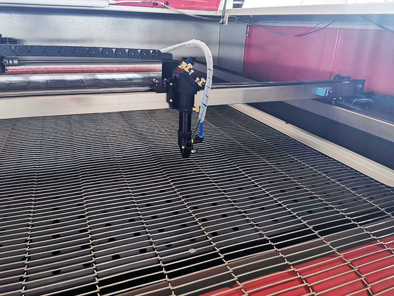 數(shù)控家用激光布料切割機，帶自動送料器