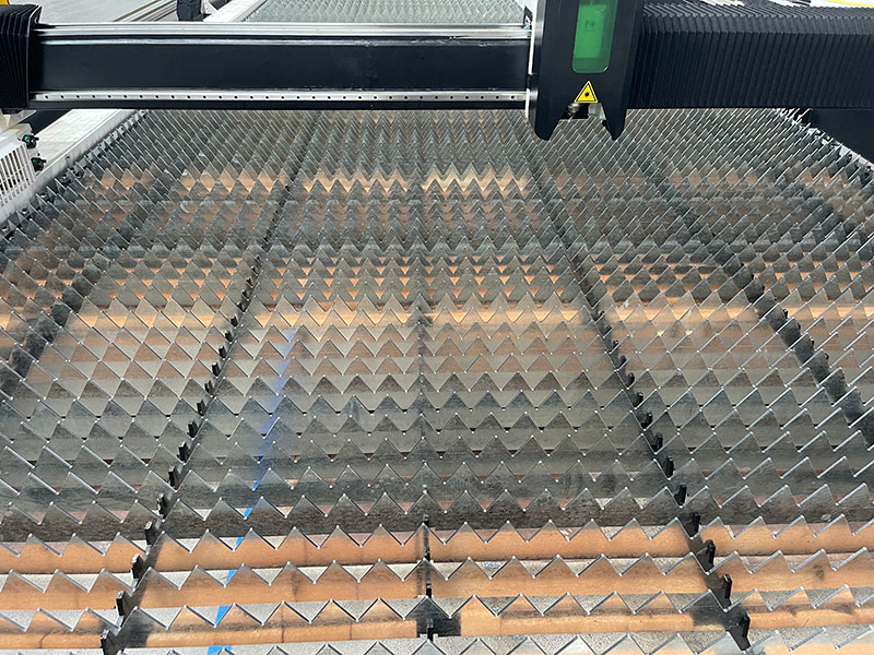 超大型光纖激光鈑金切割工作臺(tái) 30000W 超大型光纖激光鈑金切割工作臺(tái) 30000W