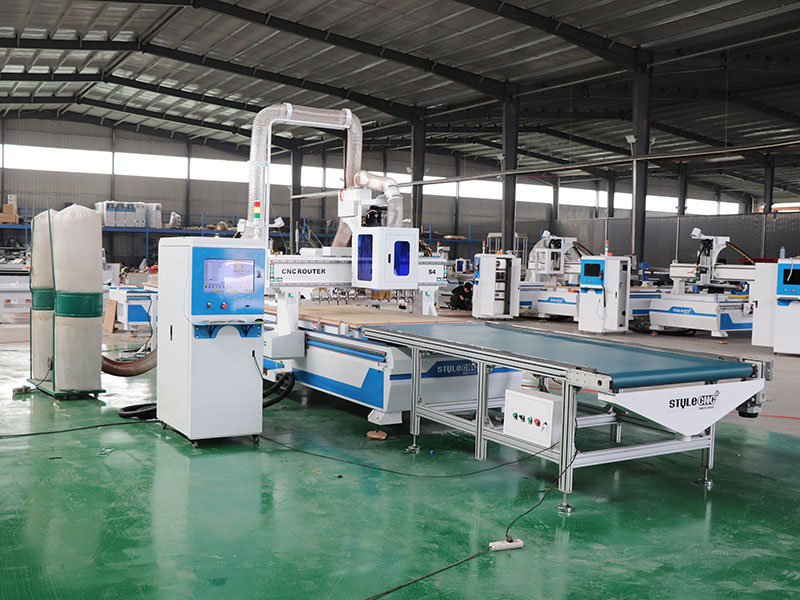 自動(dòng)套料板式家具數(shù)控開(kāi)料機(jī)