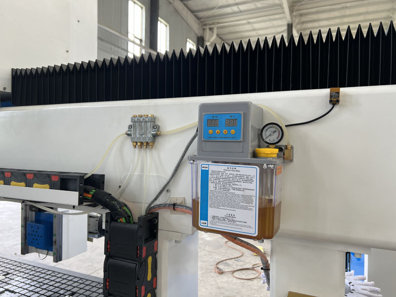 四軸數(shù)控木工銑機自動潤滑