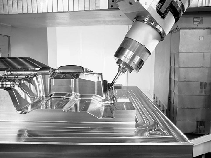 復雜的機械零件不再能夠僅由熟練的操作員制造。