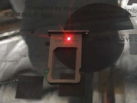 光纖激光雕刻機(jī)用于 iPhone 6s SIM 卡托上的 IMEI 標(biāo)記