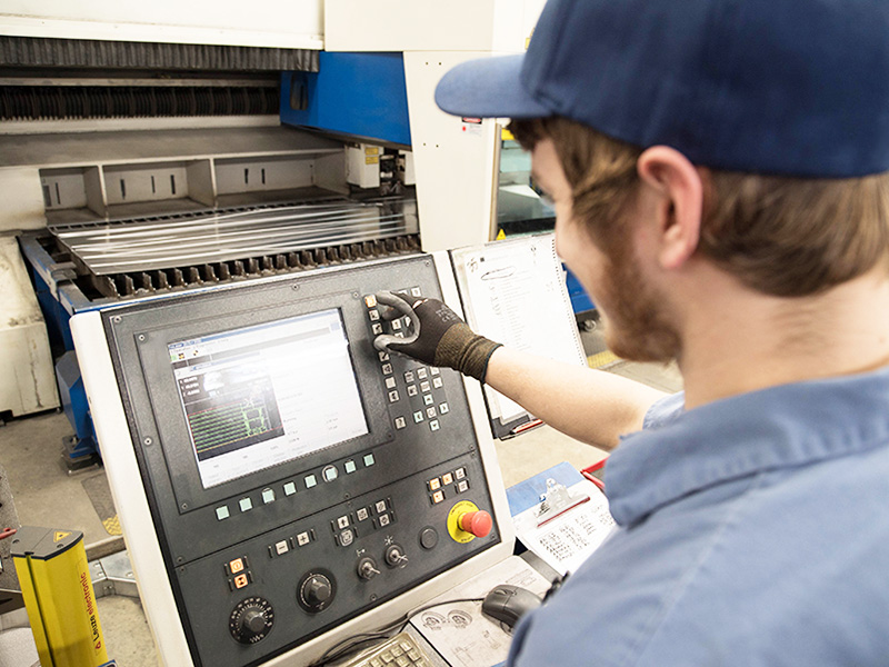 如何操作激光切割機(jī)