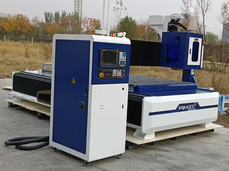 4x8自動換刀數(shù)控木工雕刻機帶換刀裝置出售