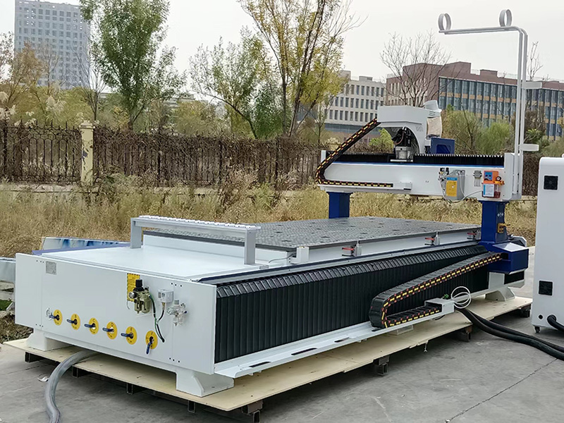 4x8自動換刀數(shù)控木工雕刻機帶換刀裝置出售