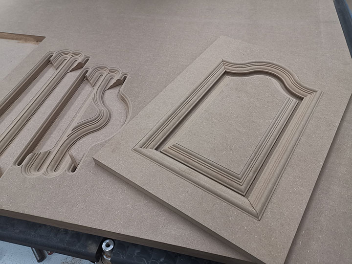 4x8自動換刀數(shù)控木工雕刻機帶換刀裝置出售