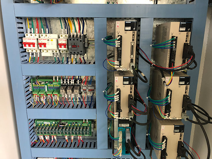 自動(dòng)換刀數(shù)控木工加工中心