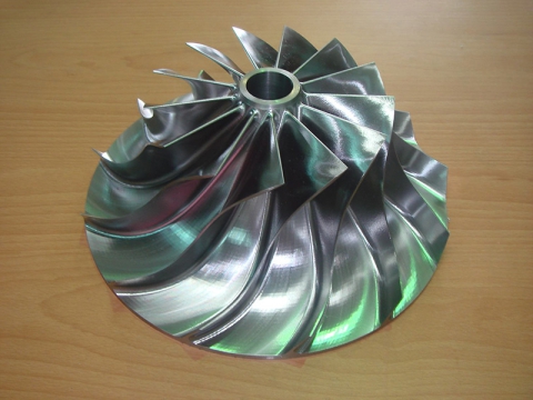 小型五軸數(shù)控鋁模制造機