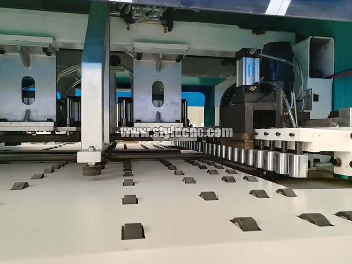 全自動數(shù)控木工鉆孔開槽機(jī)