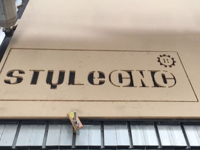 數(shù)控雕刻機用于木質(zhì)標(biāo)牌切割項目 數(shù)控雕刻機用于木質(zhì)標(biāo)牌切割項目