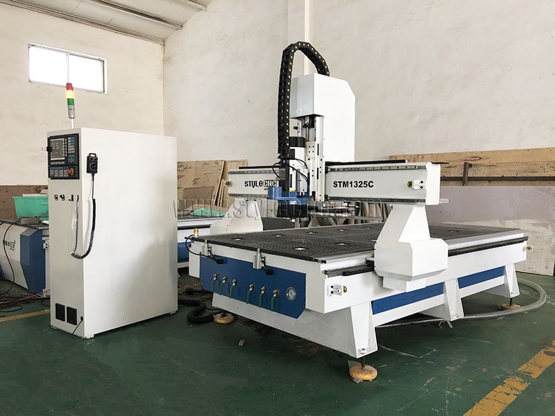 線性自動(dòng)換刀數(shù)控雕刻機(jī) 4x8 表