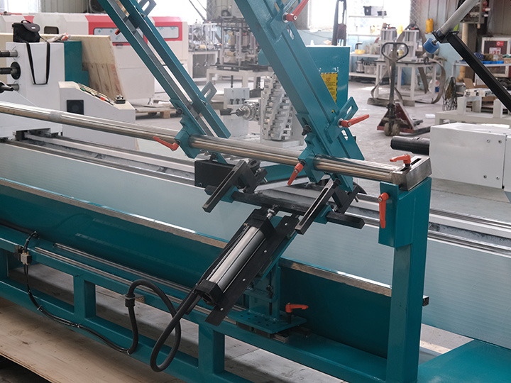 自動(dòng)送料多功能數(shù)控木工車床