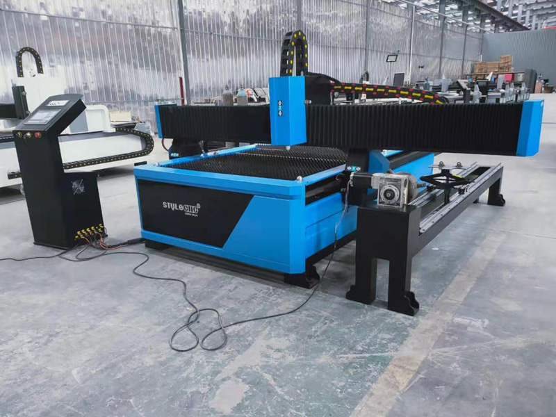 實(shí)惠價(jià)格 4x8數(shù)控等離子切割工作臺(tái)在南非