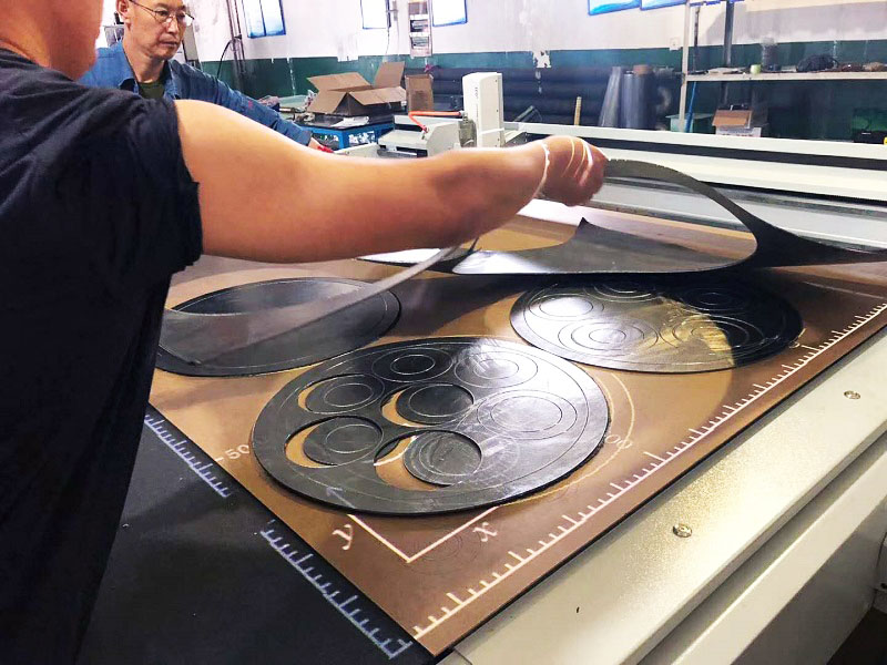 平板數(shù)字石墨片切割機