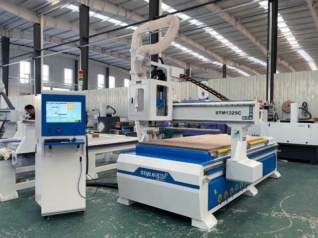 2025新品牌 4x8木工數(shù)控雕刻機(jī)（帶換刀裝置）