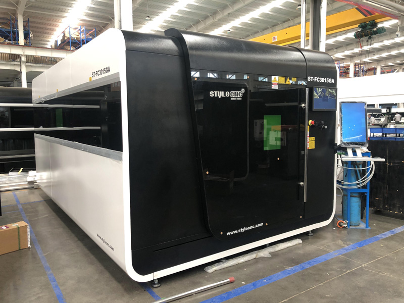 ST-FC3015GA全自動(dòng)精密數(shù)控光纖激光金屬切割機(jī)在美國(guó)