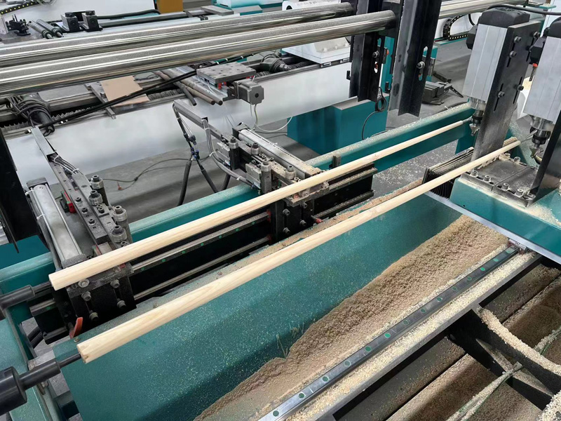 雙主軸數(shù)控車床用于制作木制臺(tái)球桿