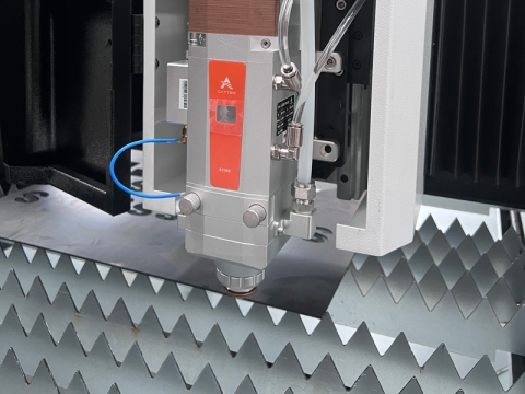 2024用于切割金屬板的最便宜的光纖激光切割機(jī)