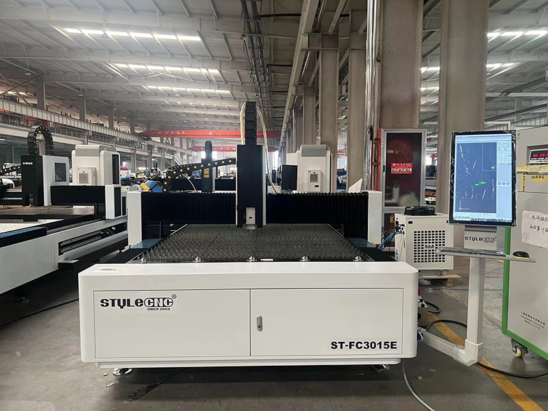 2025最受好評的光纖激光切割機出售 - 2000W