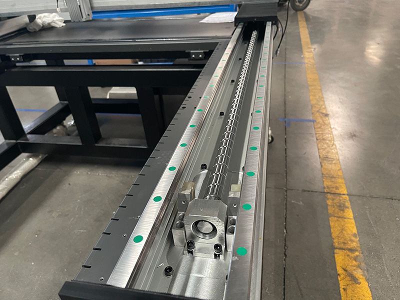 雙導(dǎo)軌、研磨滾珠絲杠傳動