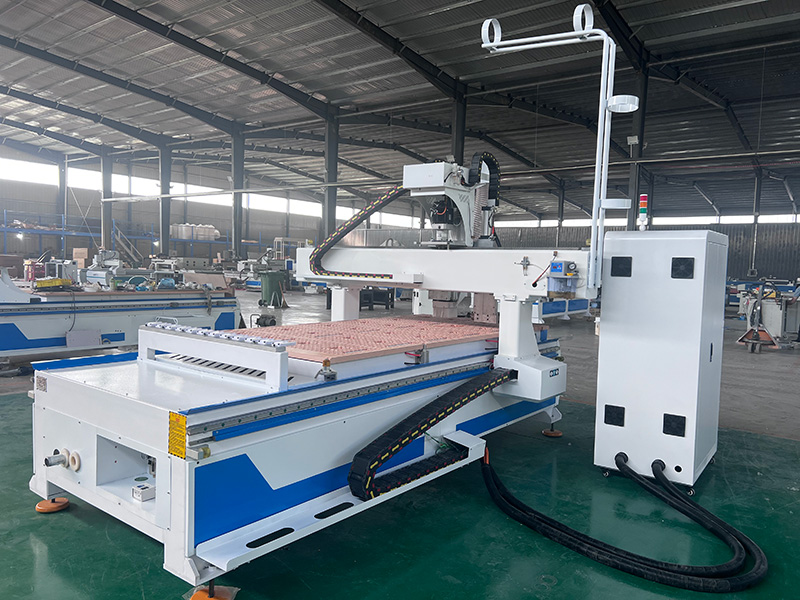 4x8 Linear自動(dòng)換刀數(shù)控木工雕刻機(jī)出售