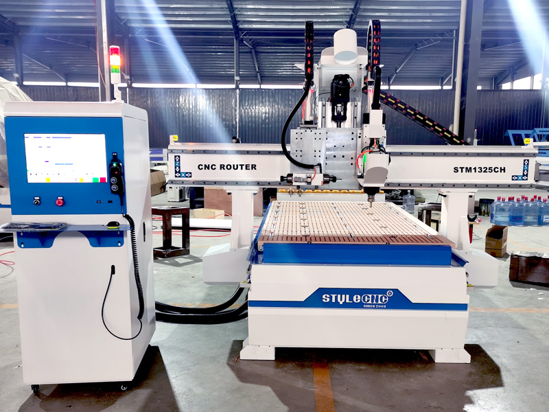 4x8 Linear自動(dòng)換刀數(shù)控木工雕刻機(jī)出售