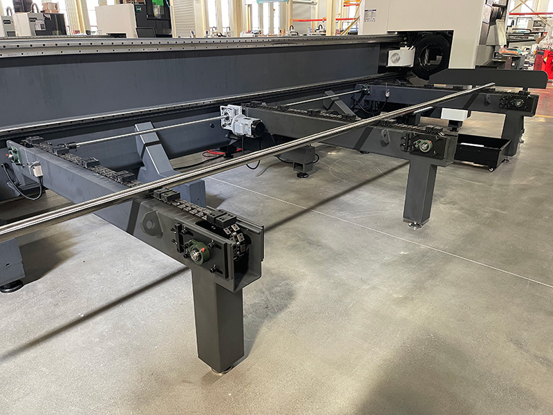 配備半自動(dòng)送料裝置