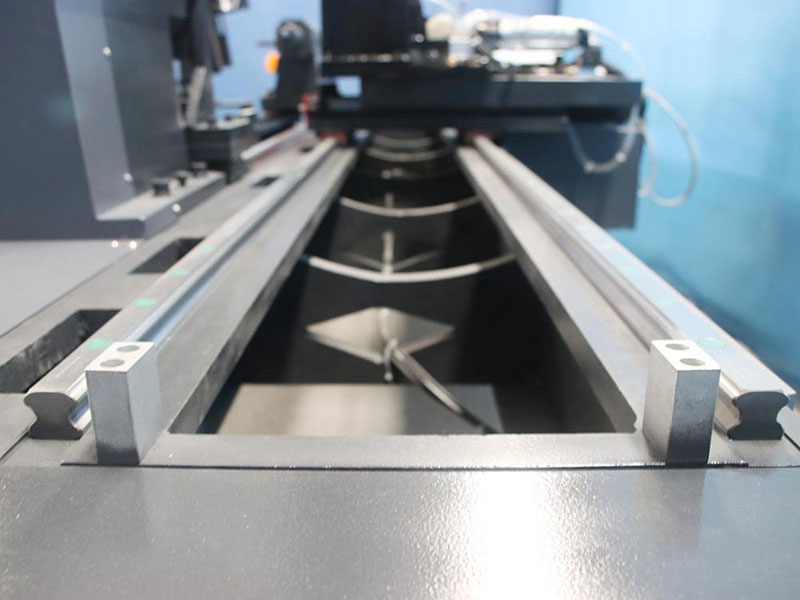 堅固的床結(jié)構(gòu)，穩(wěn)定性極佳