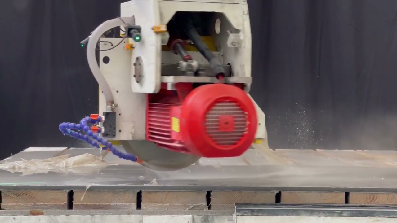 四軸數(shù)控廚房臺(tái)面和盥洗臺(tái)面橋鋸