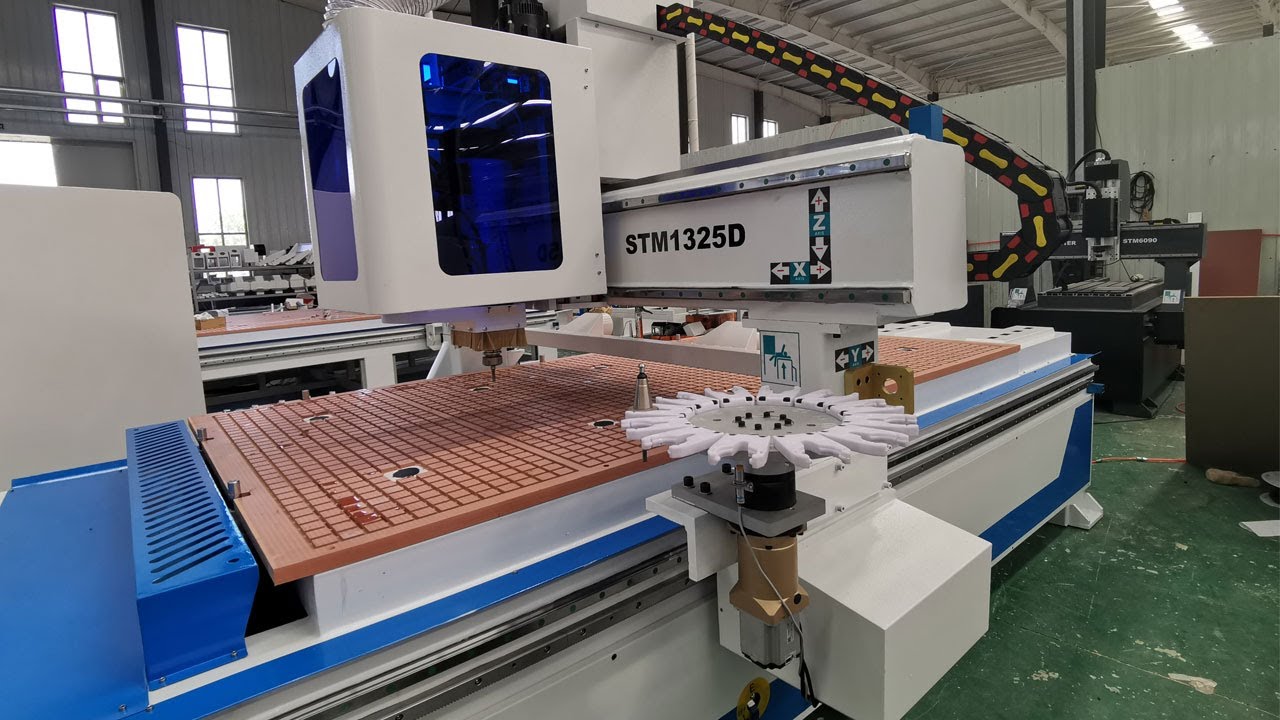 全自動 4x8木工數(shù)控機床（帶換刀裝置）