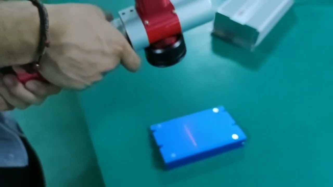 實(shí)惠價格 100W 背包式激光清洗機(jī)出售