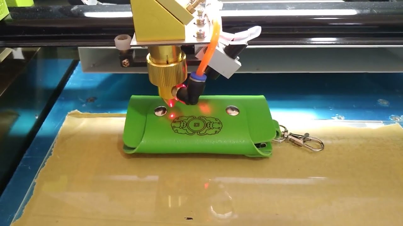 價(jià)格實(shí)惠的激光雕刻機(jī)，適用于皮革、織物、紙張、牛仔褲