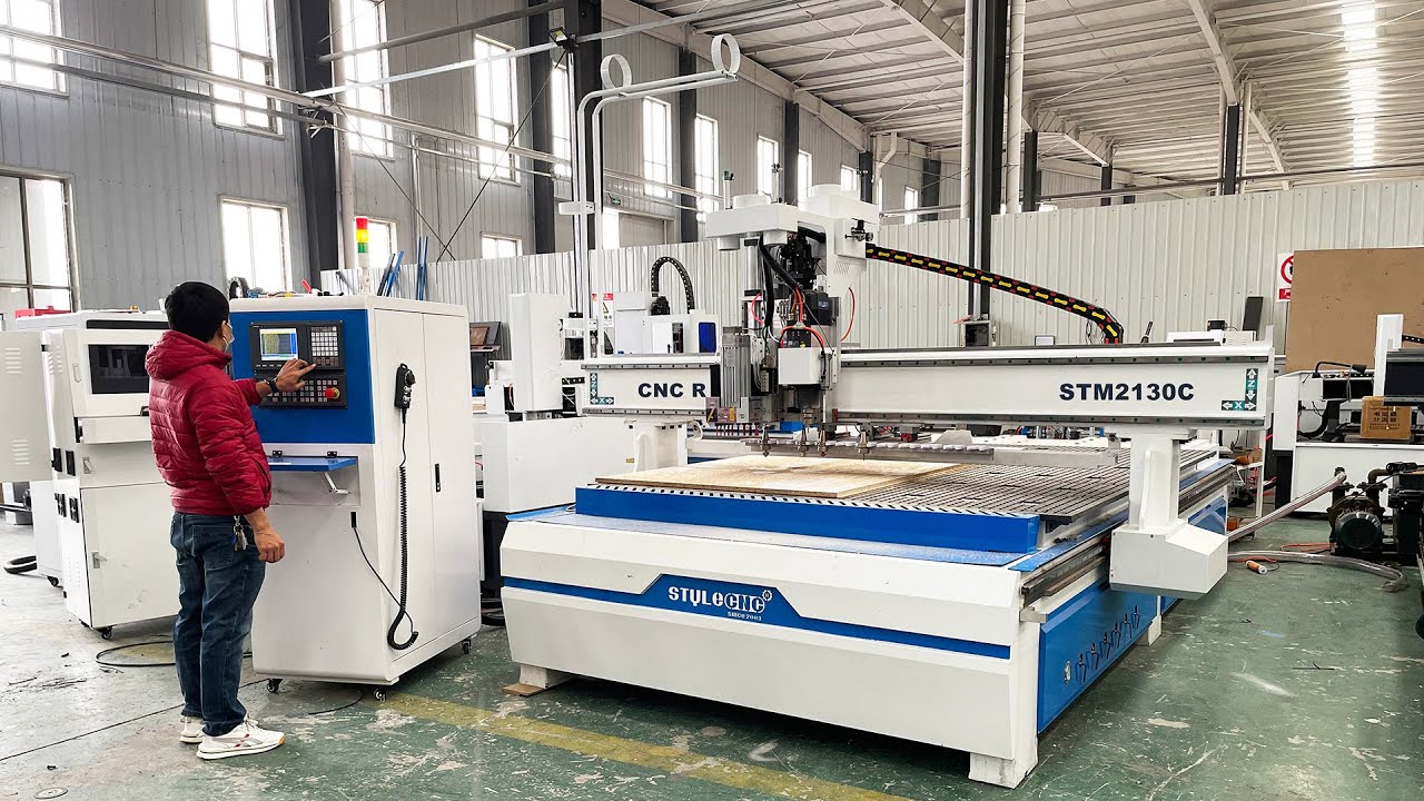 智能自動套料數(shù)控雕刻機，用于定制櫥柜